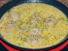Sopa con bolas de carne picada ¡Esta DELICIOSA!