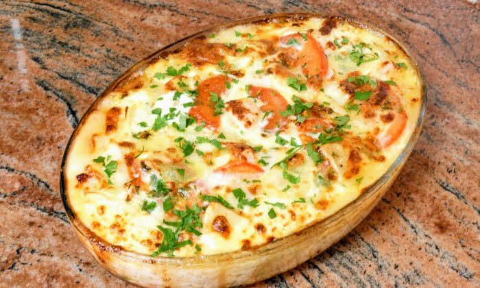Gratinado de patatas, jamón y queso, una receta muy sabrosa