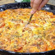 echa un vistazo a esta pizza casera