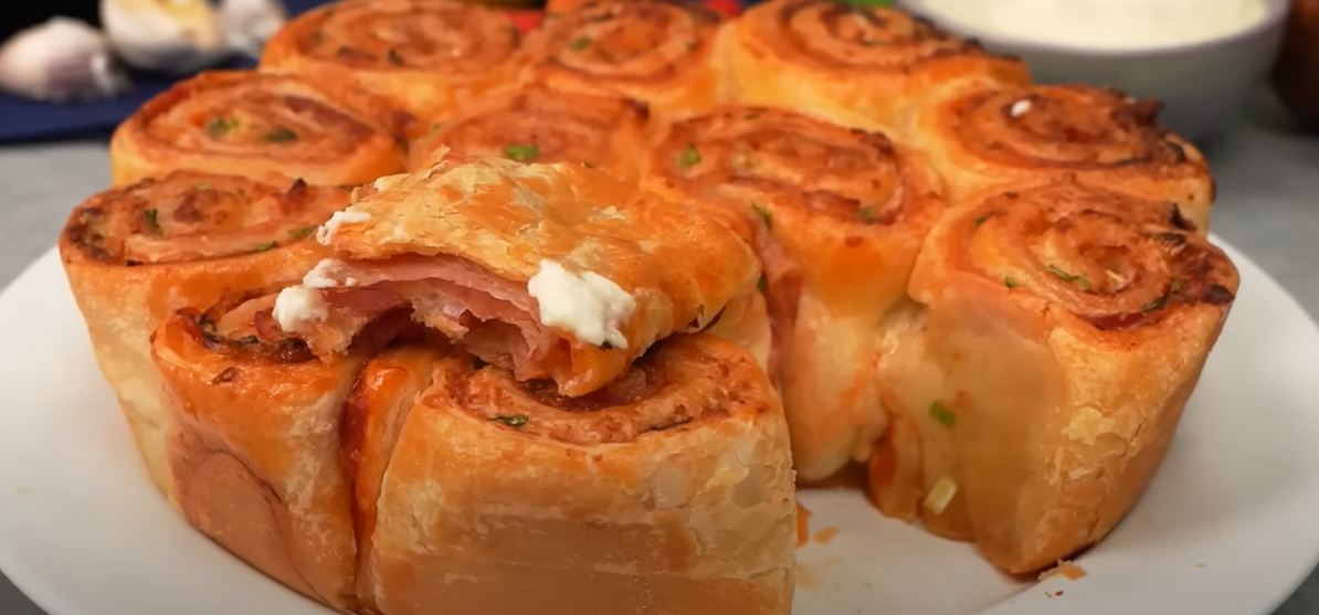 Hojaldre relleno de BACON y QUESO