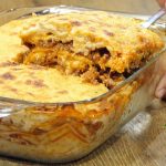 Lasaña con carne picada y queso. ¡Fácil y delicioso!