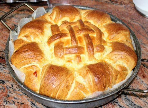 Pan de leche casero con mantequilla