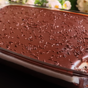 Tarta de BIZCOCHO con CHOCOLATE y CREMA!