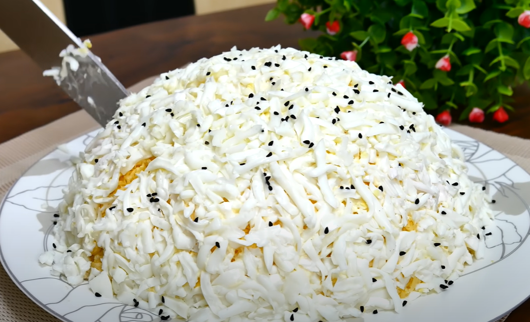 ¡Ensalada increíblemente sabrosa y saludable! ¡Pocas personas conocen esta receta!