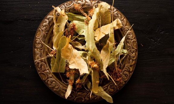 Deja de toser y limpia tus pulmones con estos 4 ingredientes: antibiótico natural para bronquitis y faringitis